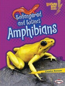 Endangered and Extinct Amphibians ( Lightning Bolt Books: Animals in Danger )