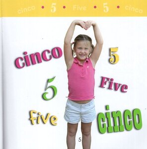 Counting by Fives / De cinco en cinco (Concepts: Counting By Bilingual)